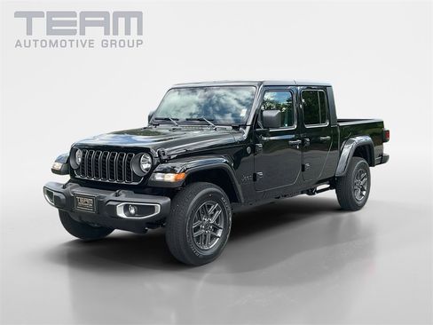 New 2025 Jeep Gladiator Sport image 3