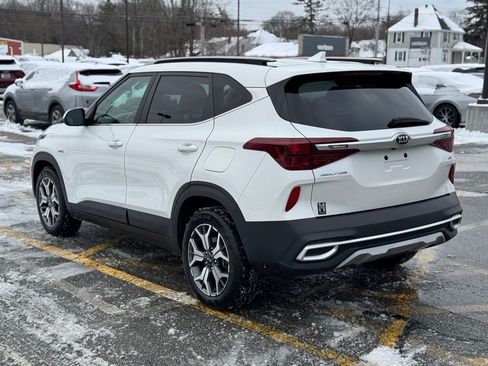 Used 2021 Kia Seltos EX image 3