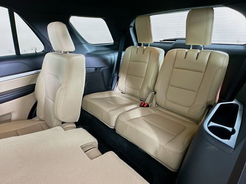 Used 2017 Ford Explorer XLT w/ Equipment Group 202A image 30