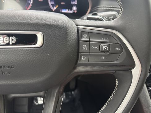 Used 2024 Jeep Grand Cherokee Altitude AWD/4WD image 23