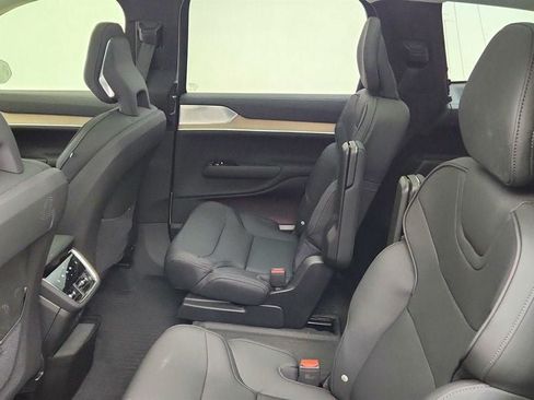 Used 2025 Volvo EX90 Ultra AWD/4WD image 21