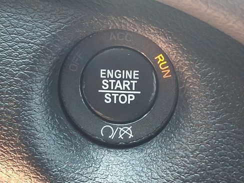 Used 2019 Jeep Cherokee Limited w/ Technology Group AWD/4WD image 23