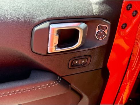Used 2023 Jeep Wrangler Unlimited Sahara w/ Cold Weather Group AWD/4WD image 19