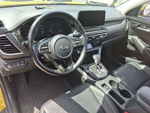 Used 2021 Kia Seltos SX w/ SX Sunroof Package AWD/4WD image 10