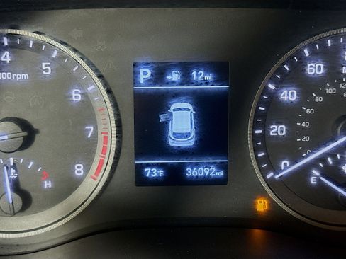 Used 2020 Hyundai Tucson SE w/ Cargo Package image 16