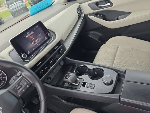 Used 2025 Nissan Rogue SV AWD/4WD image 17