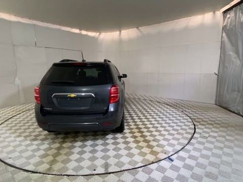 Used 2017 Chevrolet Equinox LT image 2