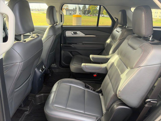Used 2026 Ford Explorer Active AWD/4WD image 23