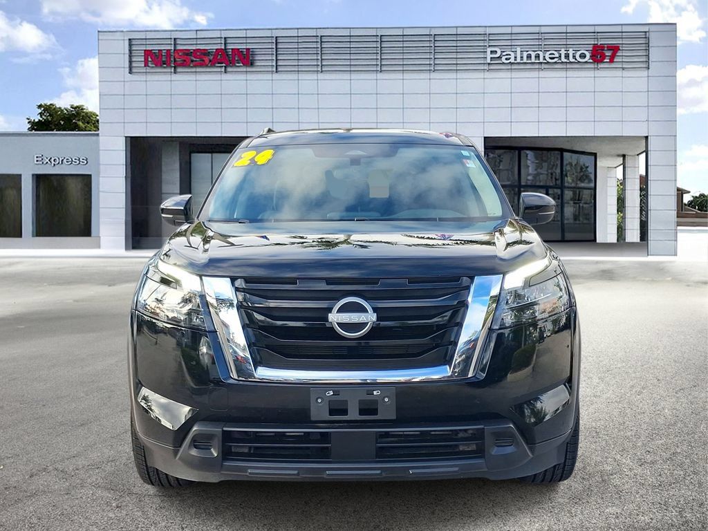 Certified 2024 Nissan Pathfinder SV FWD image 2