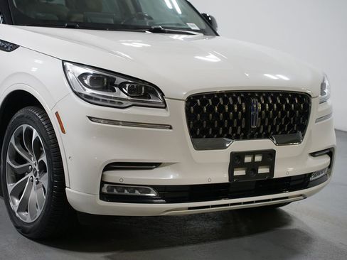 Used 2021 Lincoln Aviator Grand Touring w/ Equipment Group 301A image 4