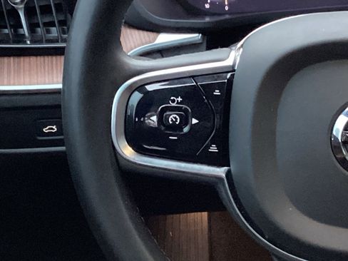 Certified 2023 Volvo XC60 B5 Plus w/ Protection Package Premier image 19