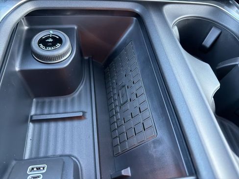 New 2025 Ford Expedition Active image 31