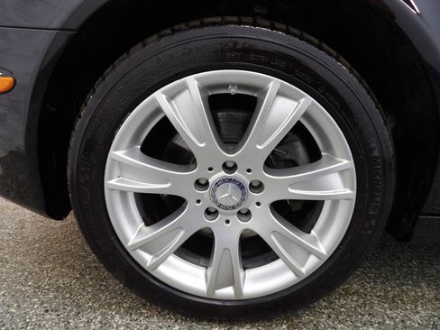 Used 2009 Mercedes-Benz E 350 4MATIC Sedan image 19
