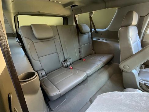 Used 2020 Chevrolet Suburban Premier image 24