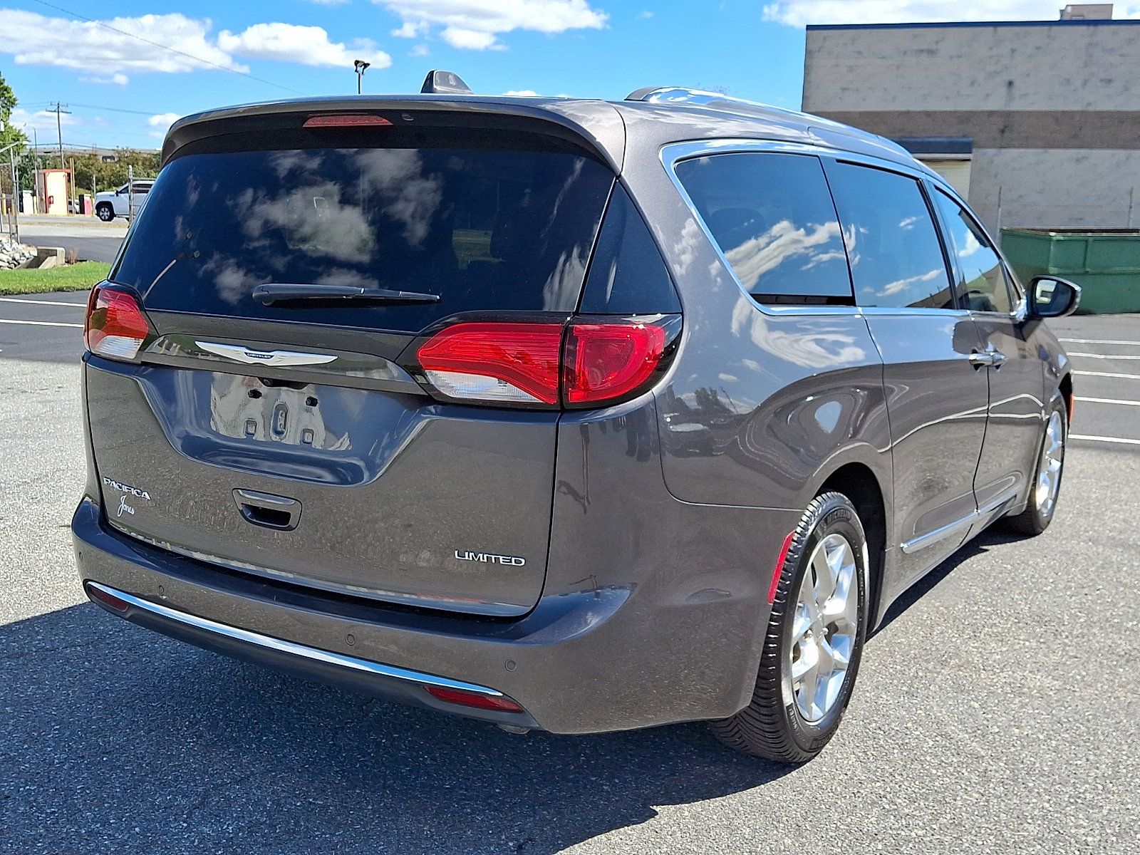 Used 2018 Chrysler Pacifica Limited FWD image 6