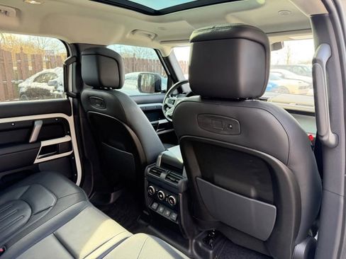 Used 2021 Land Rover Defender 110 X-Dynamic HSE image 27