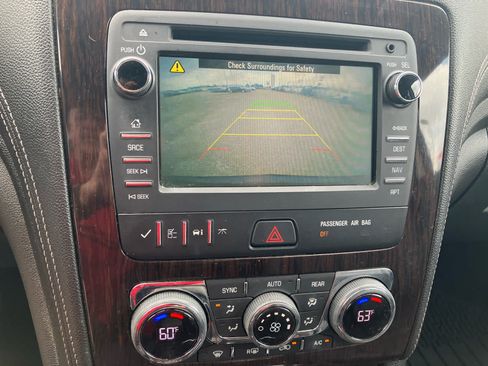 Used 2017 Chevrolet Traverse LT FWD image 22