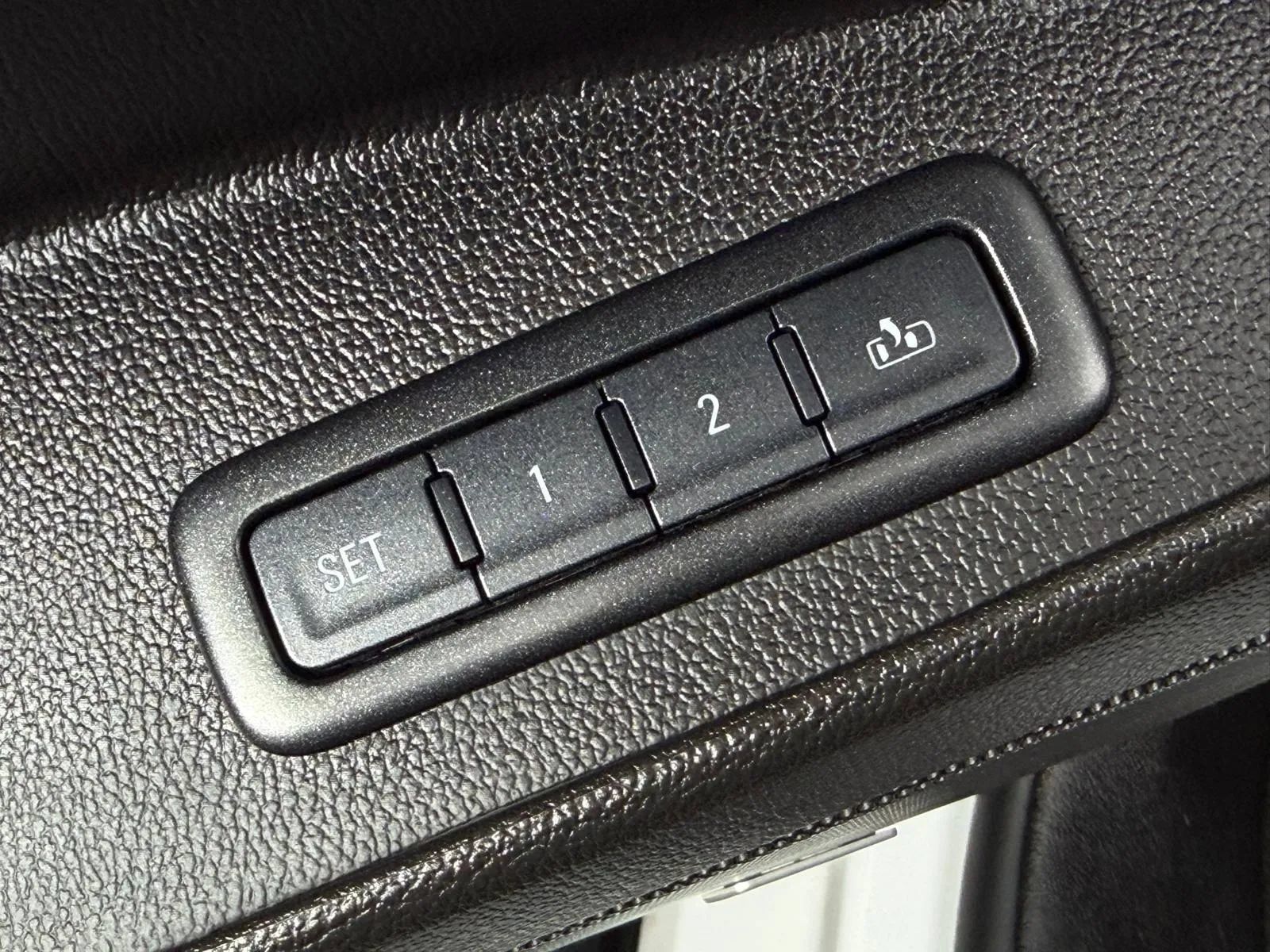 Used 2016 Chevrolet Suburban LTZ AWD/4WD image 32