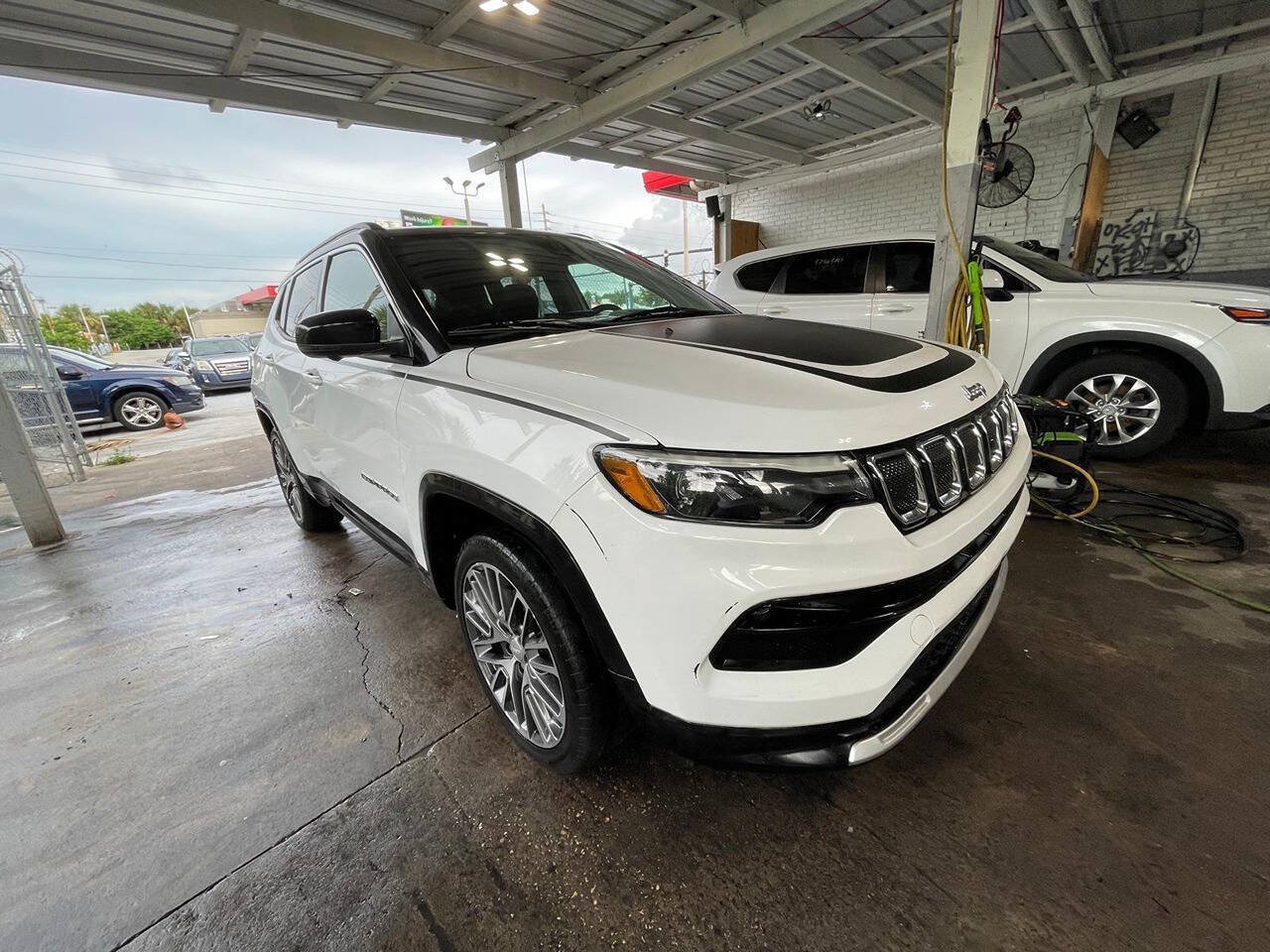Used 2022 Jeep Compass Limited w/ Elite Group AWD/4WD image 3
