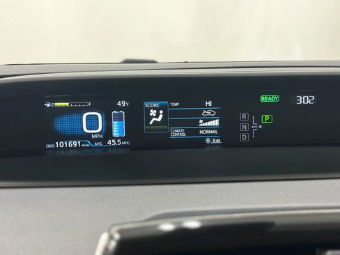 Used 2021 Toyota Prius LE image 19