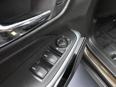 Used 2024 Chevrolet Trax LS w/ LS Convenience Package FWD image 16