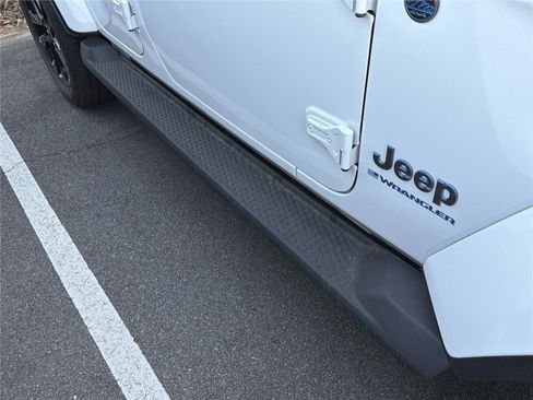 Used 2025 Jeep Wrangler Sahara image 4