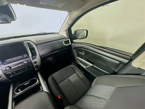 Used 2021 Nissan Titan SV w/ SV Convenience Package image 11
