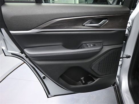 New 2025 Jeep Grand Cherokee Limited image 38