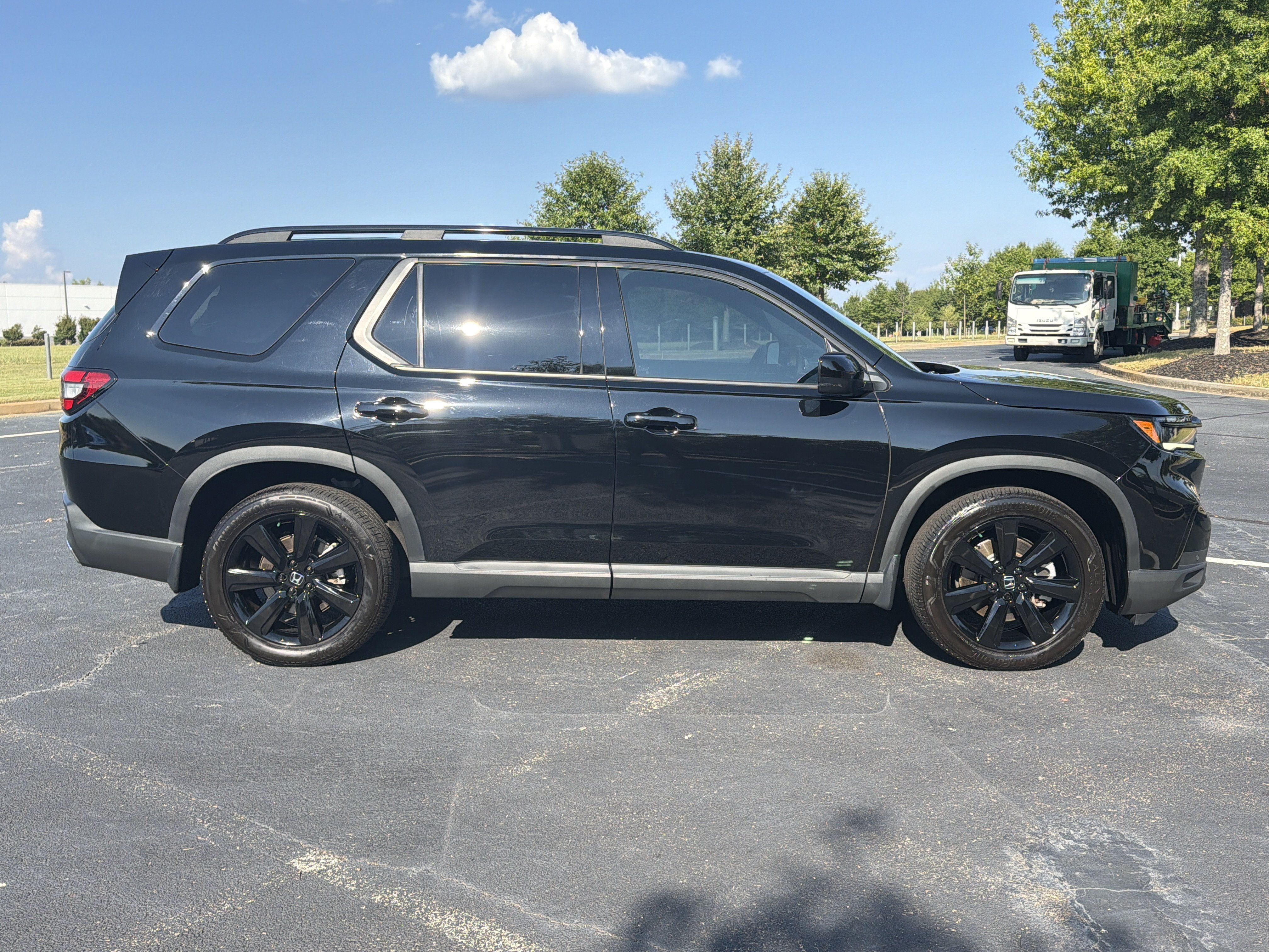 Certified 2025 Honda Pilot Black Edition image 9