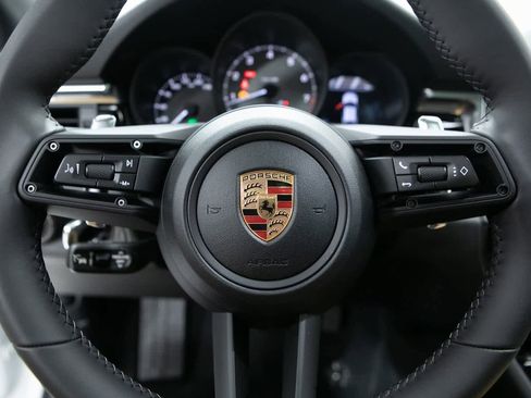 Certified 2025 Porsche Macan image 14