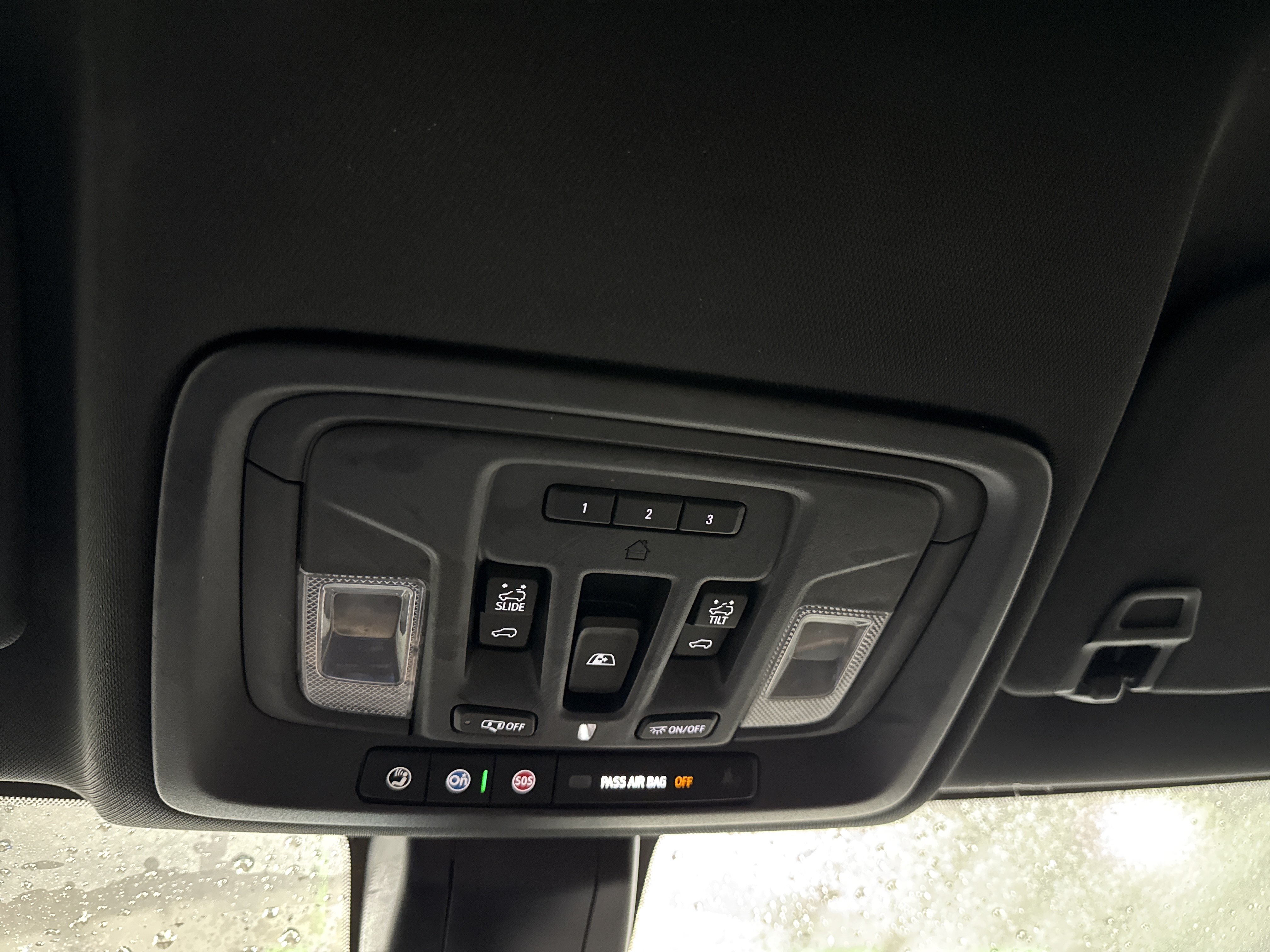 Used 2022 Chevrolet Silverado 1500 High Country w/ Technology Package AWD/4WD image 12