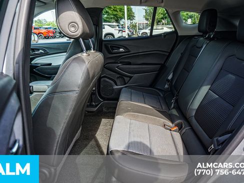 Used 2025 Chevrolet Trax LT w/ LT Convenience Package FWD image 23