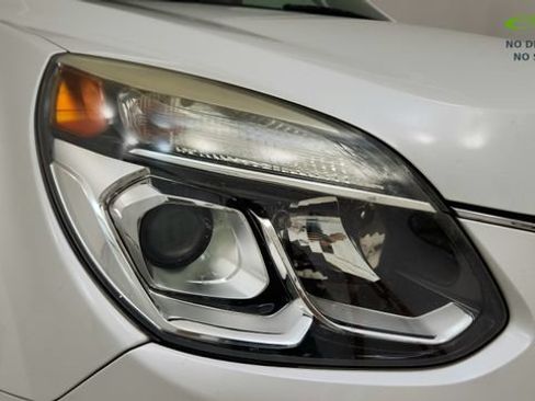 Used 2017 Chevrolet Equinox Premier w/ Enhanced Convenience Package FWD image 22