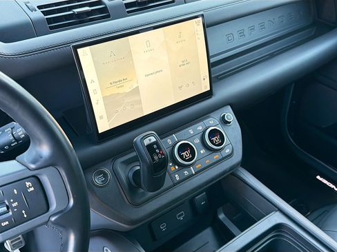 Used 2023 Land Rover Defender 110 X image 27