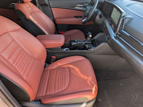 Used 2023 Kia Sportage SX image 12