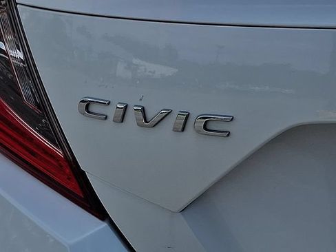 Used 2017 Honda Civic Touring image 31