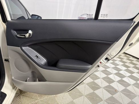Used 2015 Kia Forte LX FWD image 16