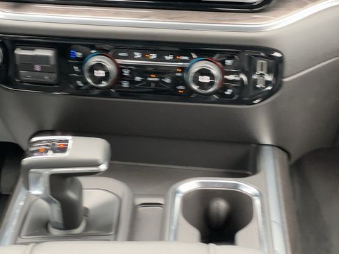 Certified 2024 Chevrolet Silverado 1500 LTZ AWD/4WD image 15