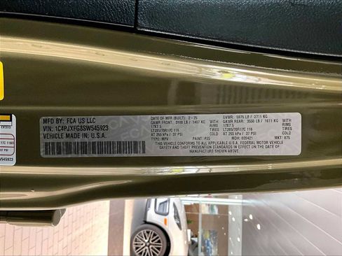 Used 2025 Jeep Wrangler Unlimited Rubicon w/ Convenience Group AWD/4WD image 35