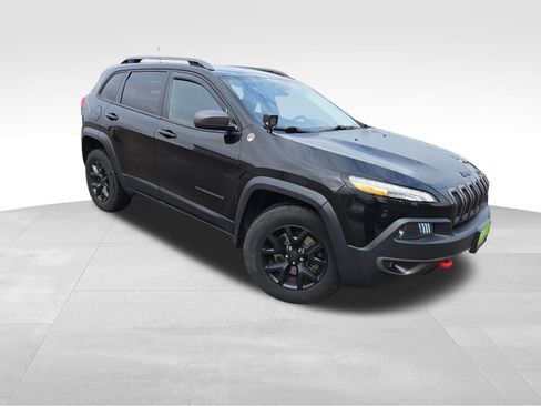 Used 2017 Jeep Cherokee Trailhawk image 8
