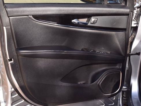 Used 2022 Lincoln Nautilus FWD w/ Premium Package image 34