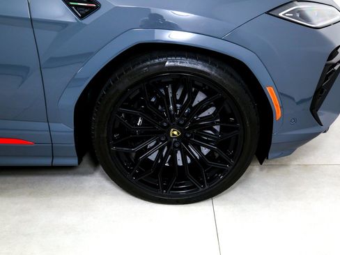 Used 2025 Lamborghini Urus SE AWD/4WD image 38