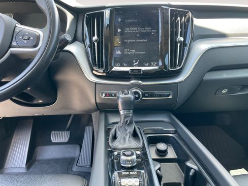 Used 2018 Volvo XC60 T5 Momentum w/ Convenience Package AWD/4WD image 15