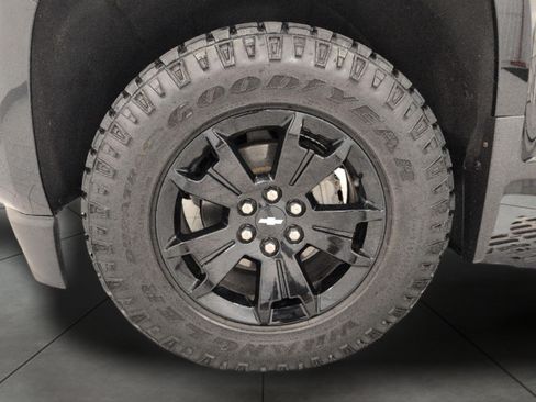 Used 2019 Chevrolet Colorado Z71 w/ Z71 Midnight Edition AWD/4WD image 3