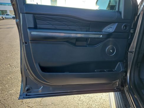 Used 2020 Ford Expedition Platinum image 19
