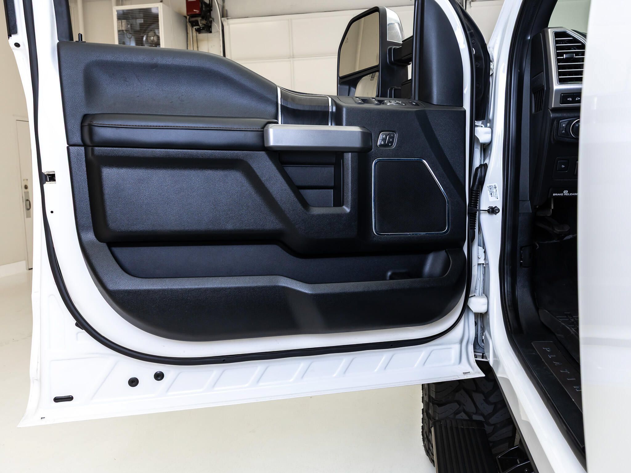 Used 2019 Ford F250 Platinum w/ Platinum Ultimate Package AWD/4WD image 35