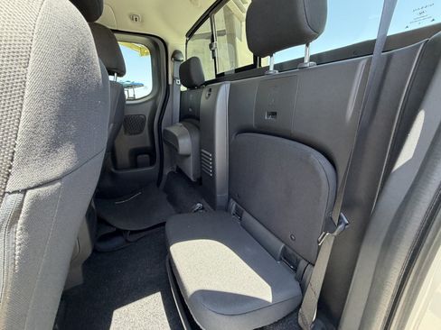Used 2025 Nissan Frontier SV RWD image 35