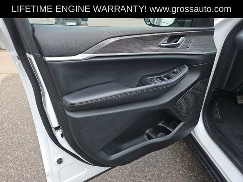 Used 2023 Jeep Grand Cherokee Limited w/ Luxury Tech Group II AWD/4WD image 12