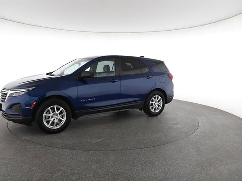 Used 2022 Chevrolet Equinox LS w/ LS Convenience Package image 6