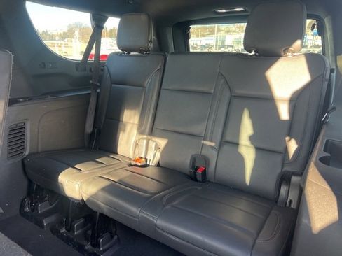Used 2023 Chevrolet Suburban LT image 17